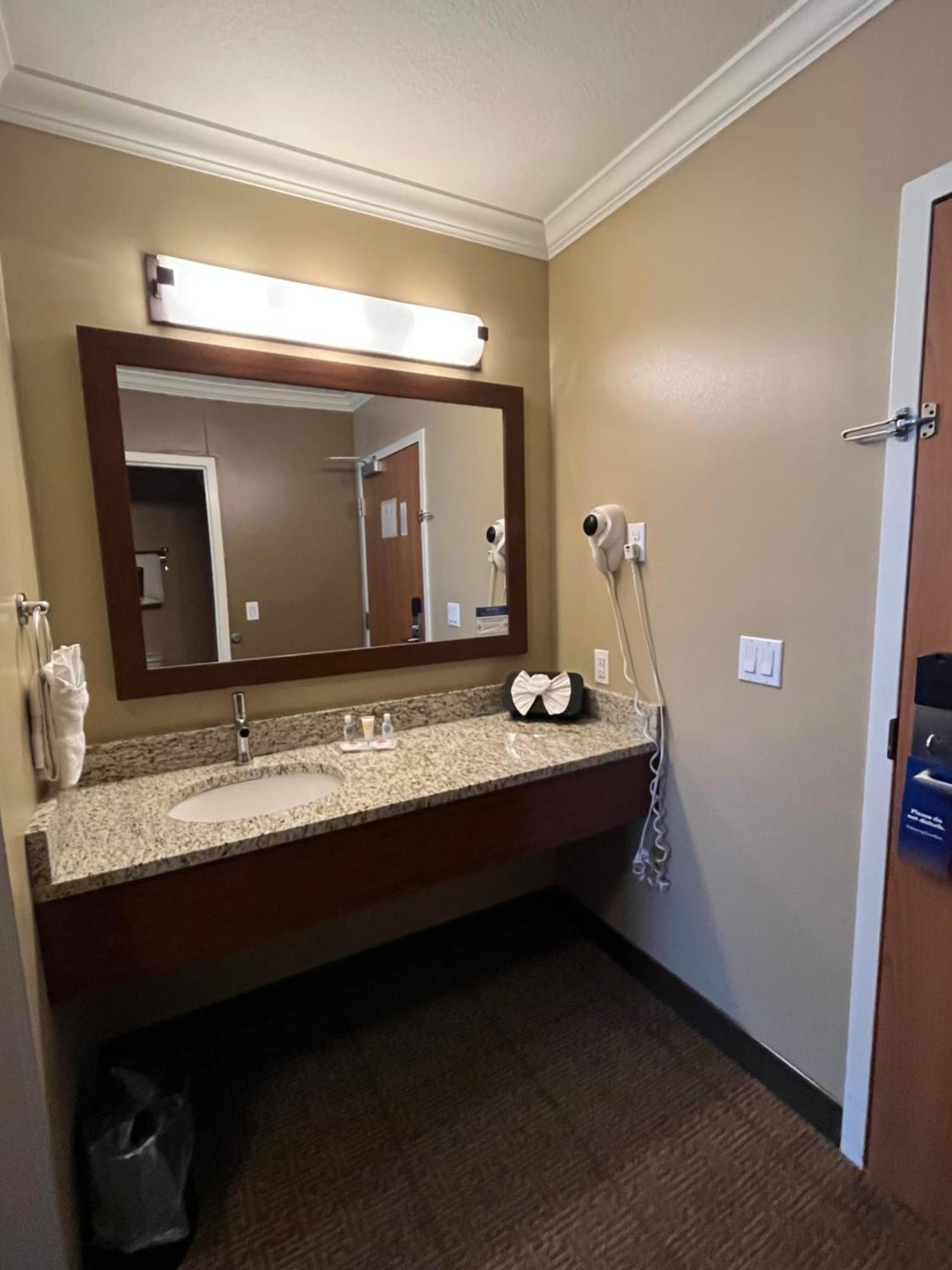 Comfort Inn & Suites Ocean Shores Bagian luar foto