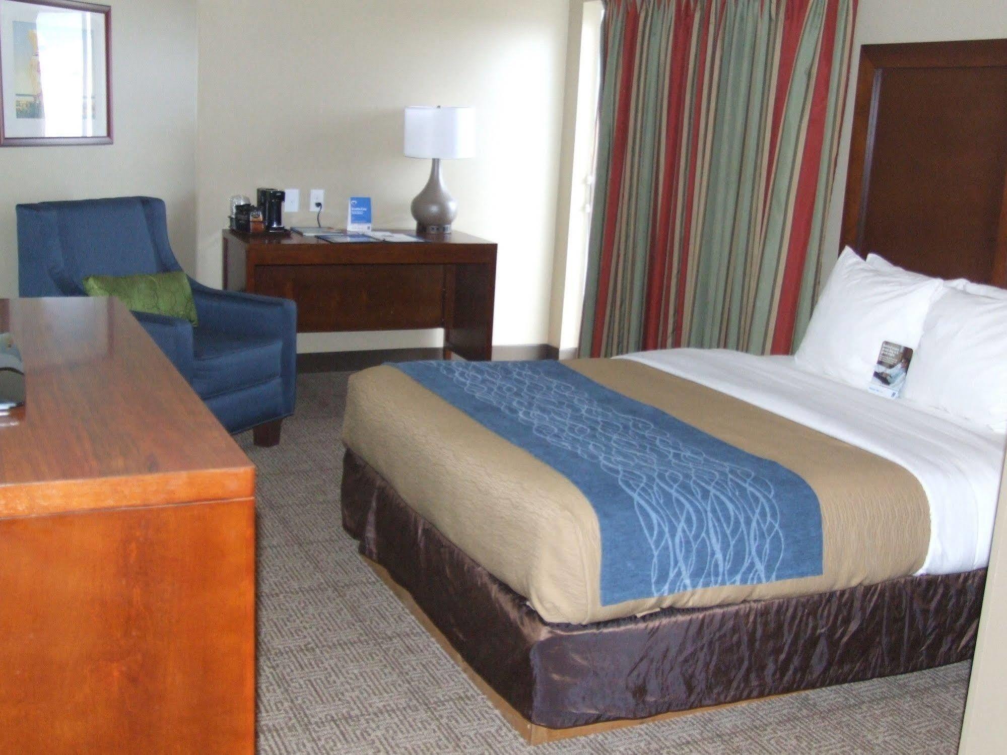Comfort Inn & Suites Ocean Shores Bagian luar foto